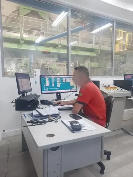 Avaliação ergonômica em sala de controle industrial