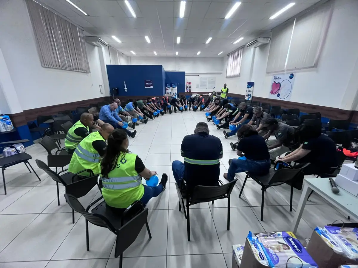 Treinamento em ergonomia com equipes industriais